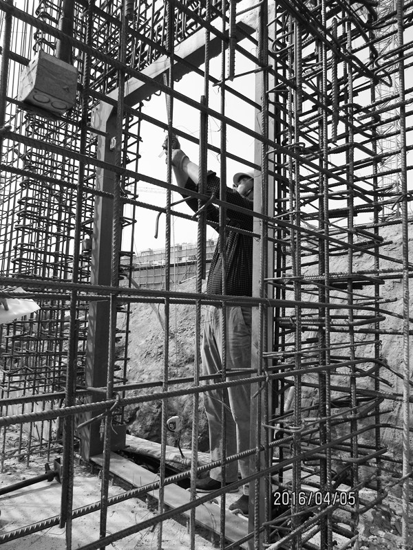 精益求精 鄧洪衛(wèi)攝